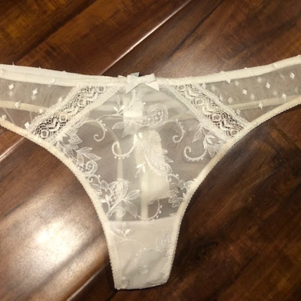 NWT Voluptueuse  Lou thong white